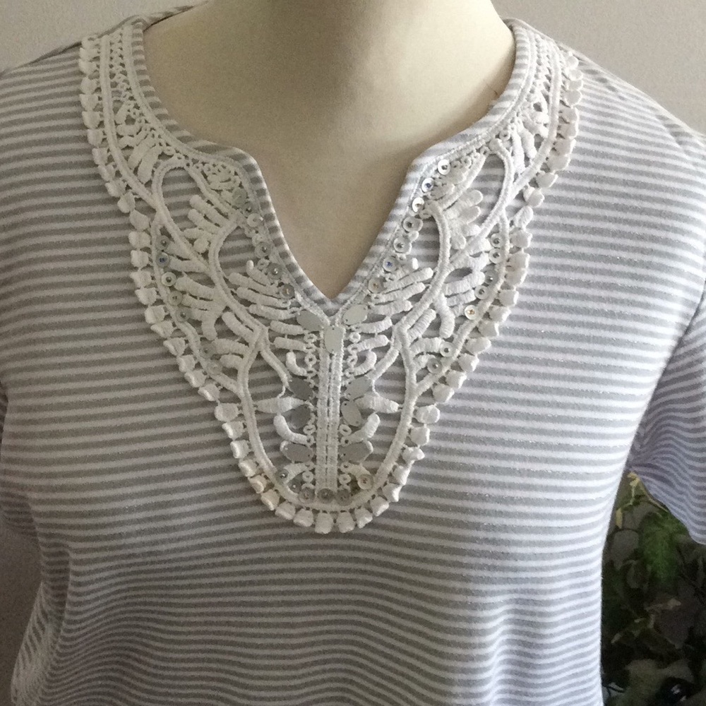 Women’s Alfred Dunner, size M, short sleeved top.